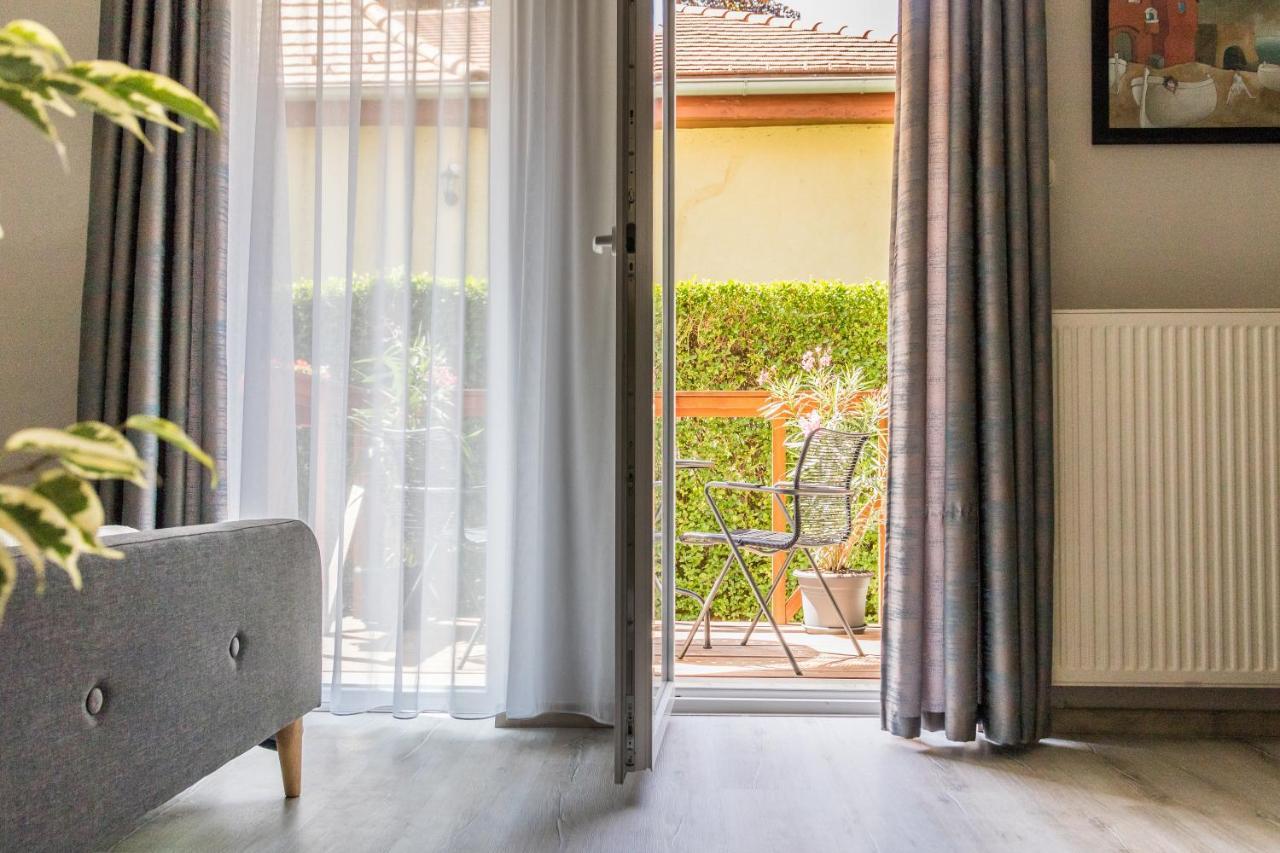Villa 21 Boutique Rooms Balatonalmadi Exterior photo