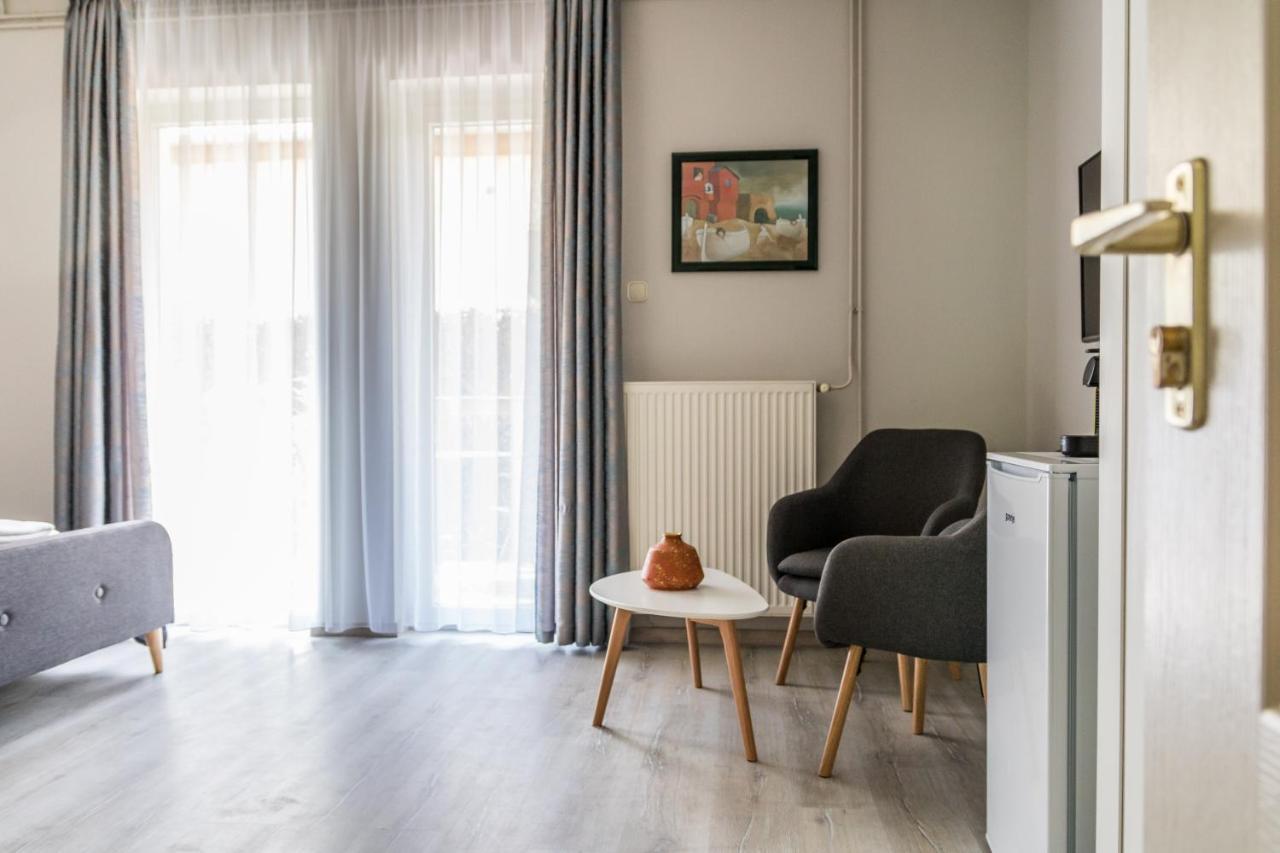 Villa 21 Boutique Rooms Balatonalmadi Exterior photo