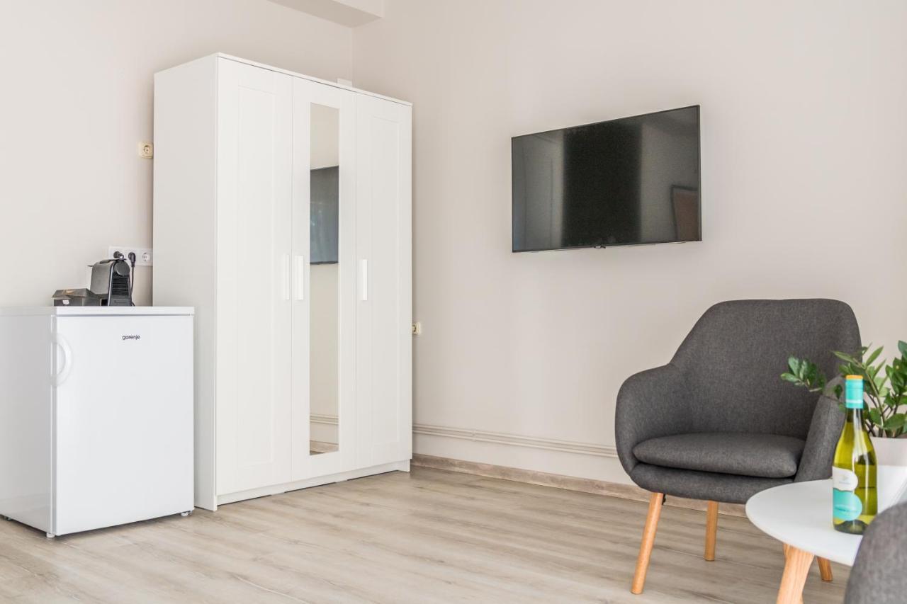 Villa 21 Boutique Rooms Balatonalmadi Exterior photo