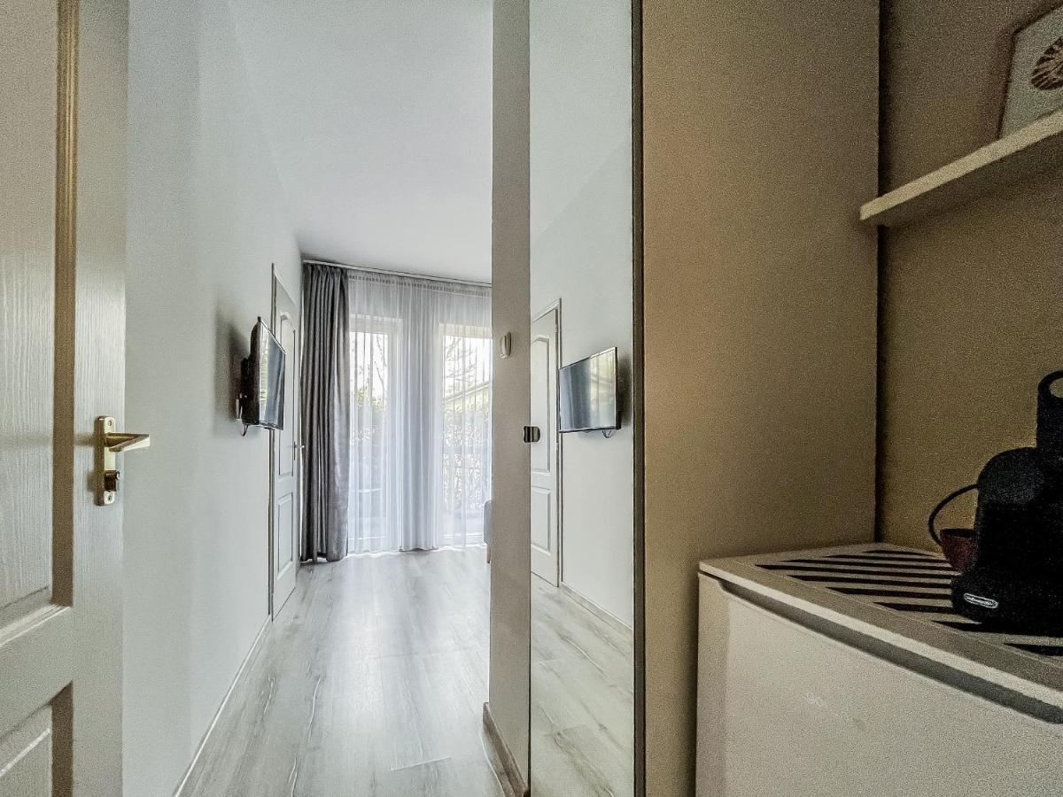 Villa 21 Boutique Rooms Balatonalmadi Exterior photo