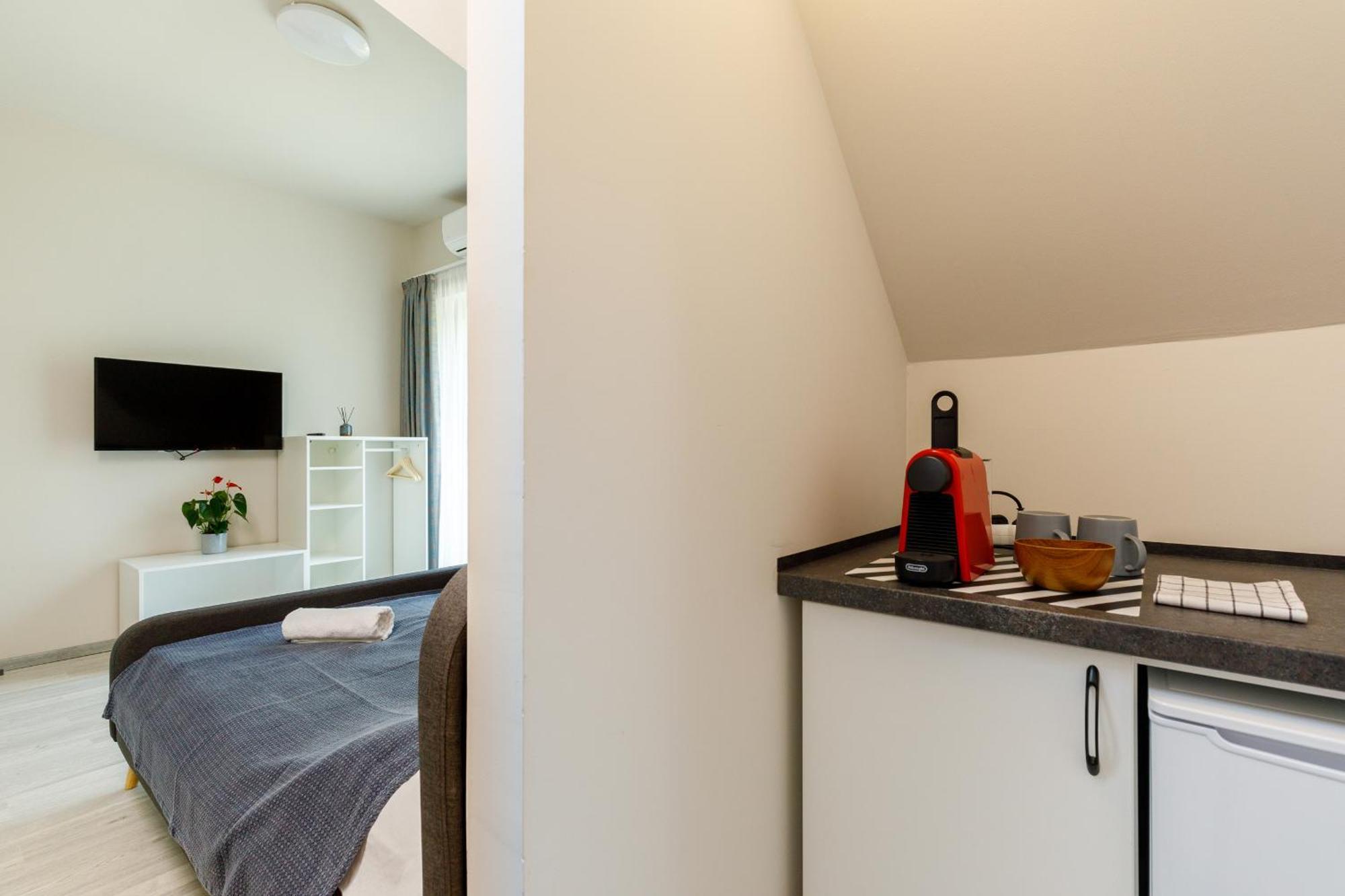 Villa 21 Boutique Rooms Balatonalmadi Exterior photo